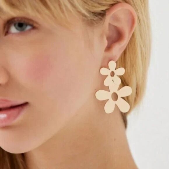 NWT Madewell Flower Power Daisy Drop Statement Earrings Vintage Gold Tone Hypo - Picture 2 of 4